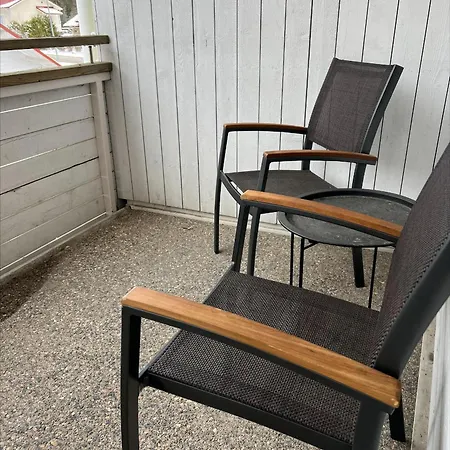 Nuotiotie For 1 Person Huoneisto