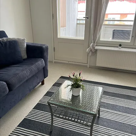 Nuotiotie For 1 Person Huoneisto *