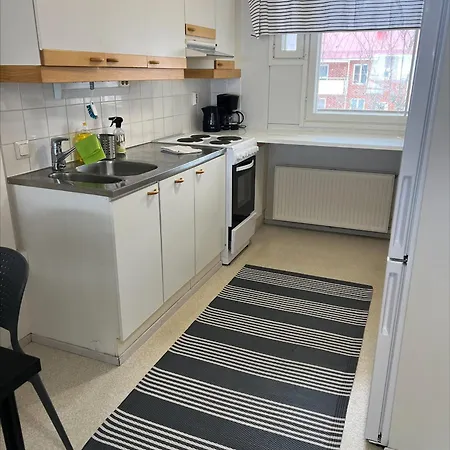 Nuotiotie For 1 Person Huoneisto *